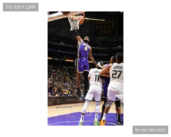 詹姆斯全面爆发助湖人逆转取胜，状态强势回暖