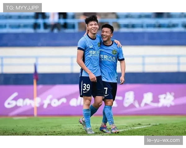 中国足球新星王钰栋表现稳健，助力球队在关键比赛中取得胜利