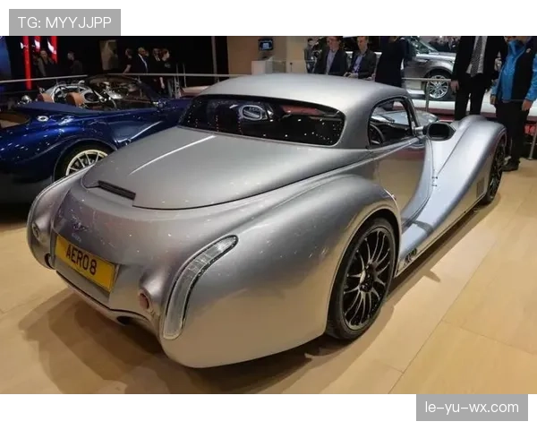 韦世豪又晒豪车和猫,真是球场上狂野生活里的隐秘富豪啊? 韦世豪又晒豪车和猫,真是球场上狂野生活里的隐秘富豪啊?