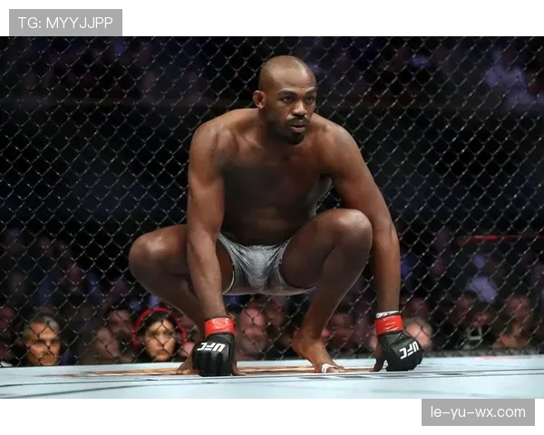 乔恩·琼斯训练完直接啃整只烤鸡，这食量是认真的？